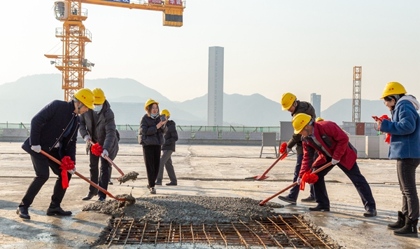 2 封頂儀式.jpg 2 封頂儀式.jpg