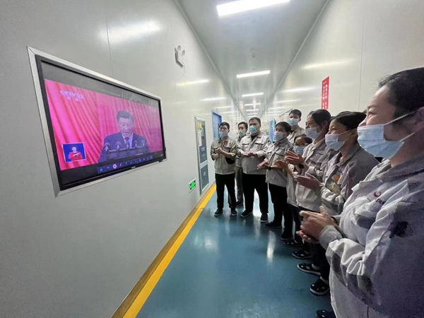 2 觀看二十大.jpg 2 觀看二十大.jpg