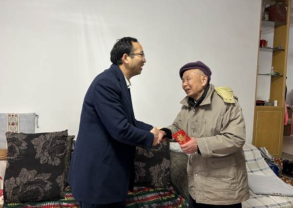 2 慰問老領導.jpg 2 慰問老領導.jpg